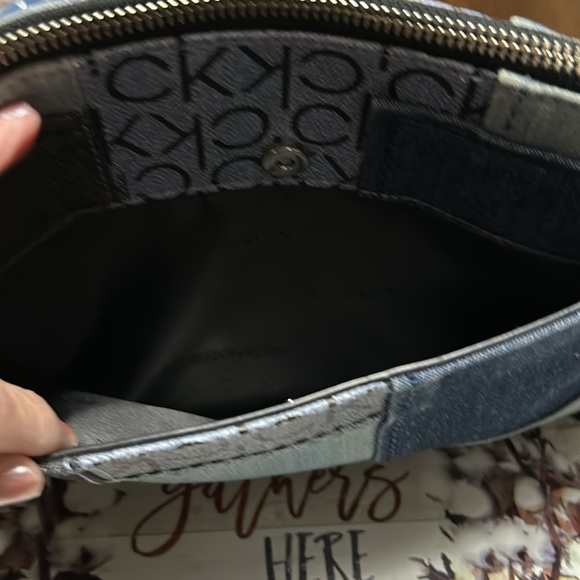 Calvin Klein cross body - Picture 5 of 14